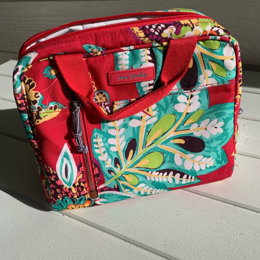 Great condition VERA BRADLEY lunch box!